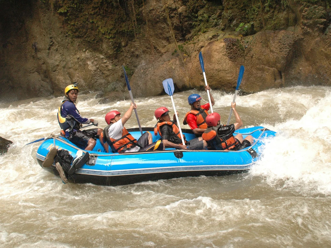 A raft crew running white water rapids on the Ayung River